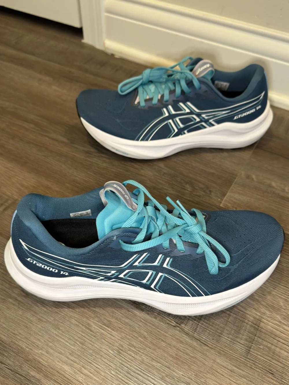 ASICS GT-2000 14 Athletic Running Sneakers in Sea White